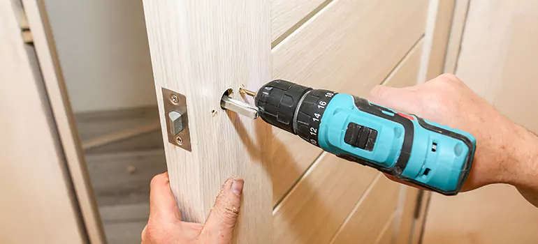 Old Door Knob Repair in Dania Beach, FL